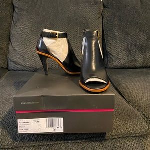 Vince Camuto Sandal size 7.5 Black